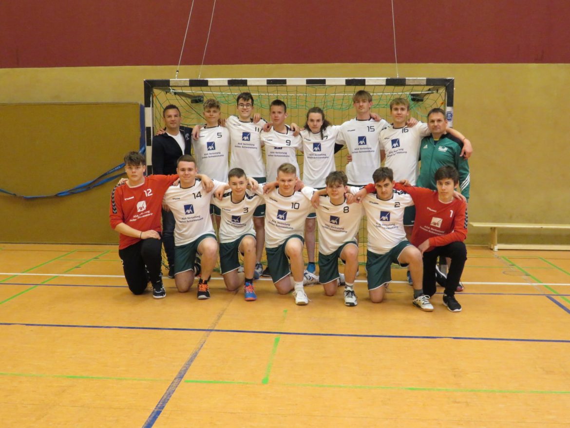 die stolze Jugendmannschaft des TV mit neuen Trikots