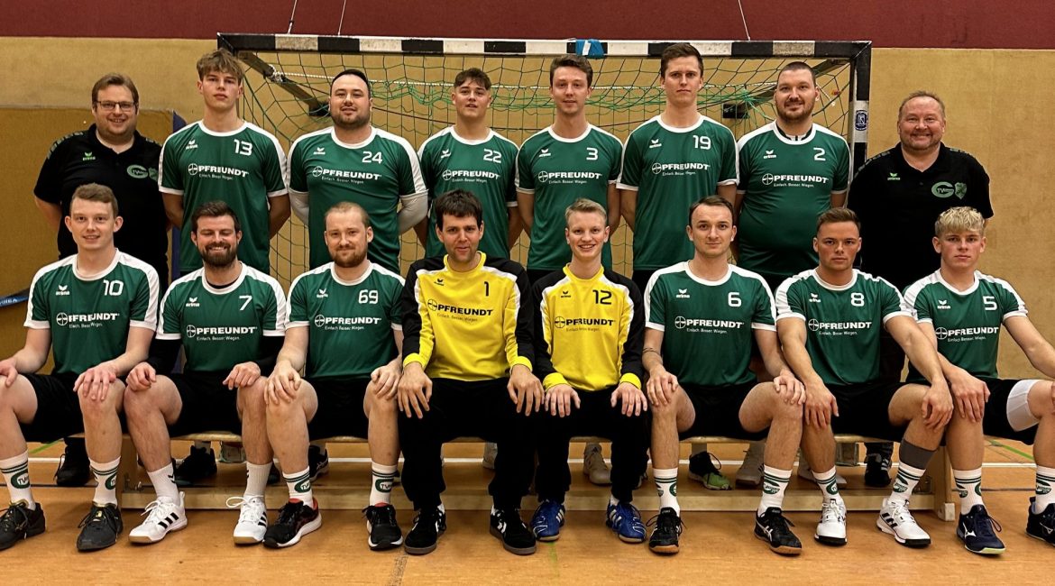 obere Reihe von links: Trainer Frank ter Duis, Tim Lutz Wessels, Steffen Ross, Paul Weghake, Felix Beeke, Jonas Schütte, Felix Gemsa, Trainer Dirk Melis Untere Reihe von links: Johann Beeke, Philipp Berlemann, Robin Schwab, Dominik Jäger, Leonard Brockhoff, Florian Ahlmer, Konstantin Rexing Lennart Beuker